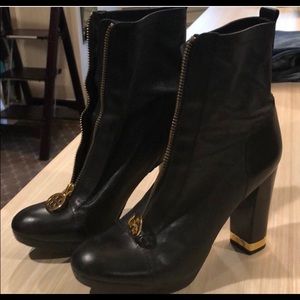 PreLoved but still looks amazing Tory Burch Boots